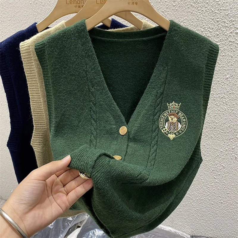 New Embroidered Bear Knitted L – Sewing Vest recenzja i cena